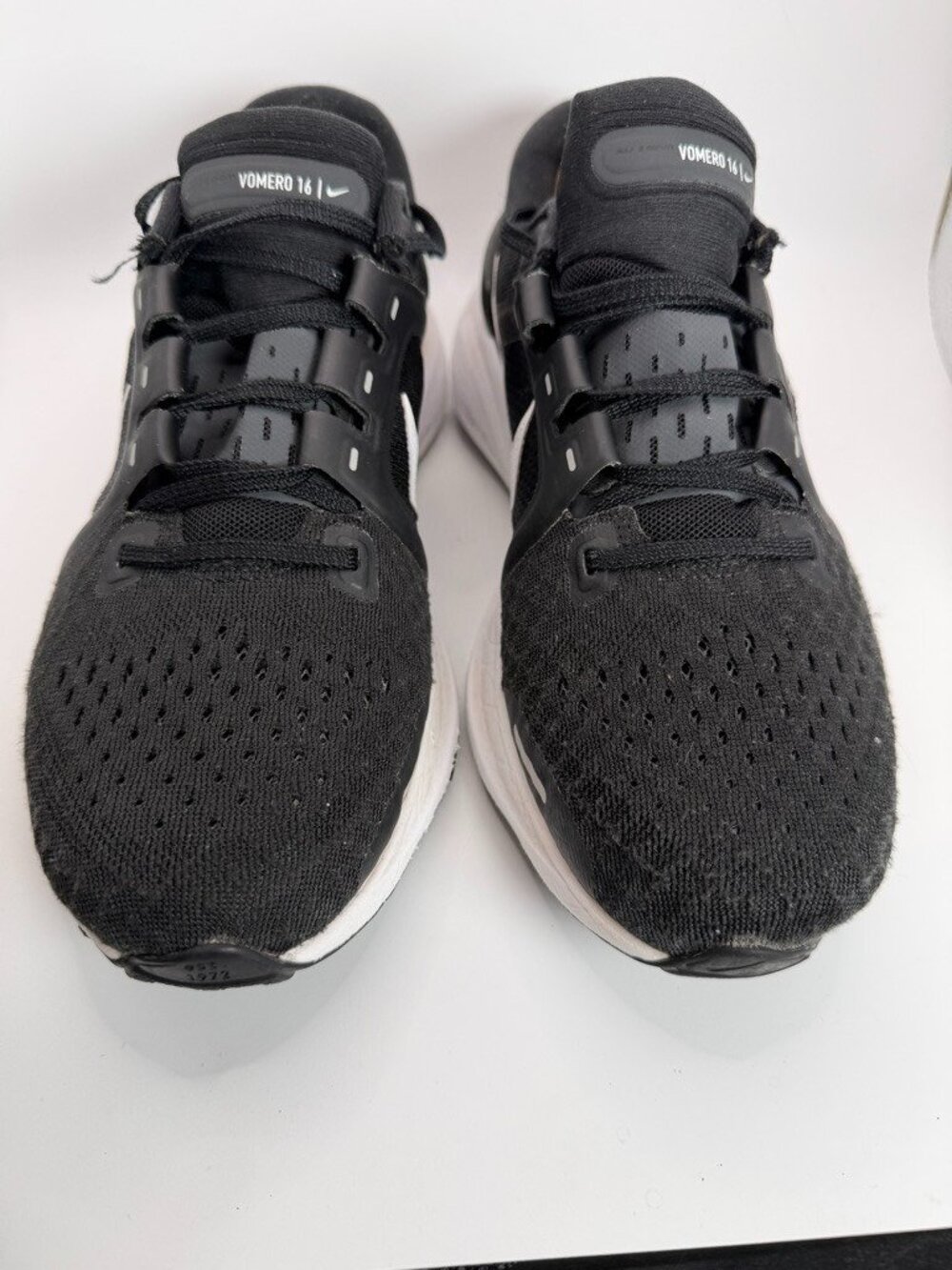 Nike Air Zoom Vomero 16 Shoes Women Size 9 Running Gym Black White DA7698-001 - Picture 3 of 12